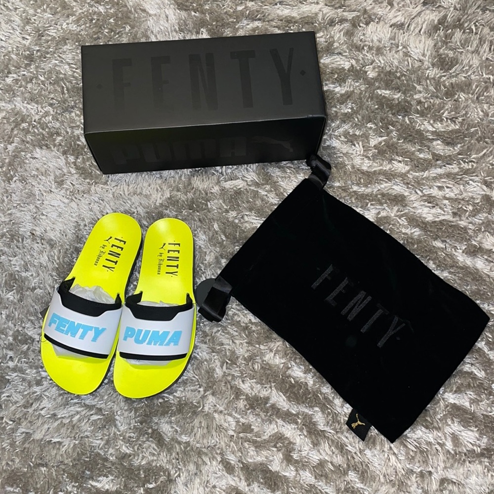 BNWT Fenty Puma Surf Slides
